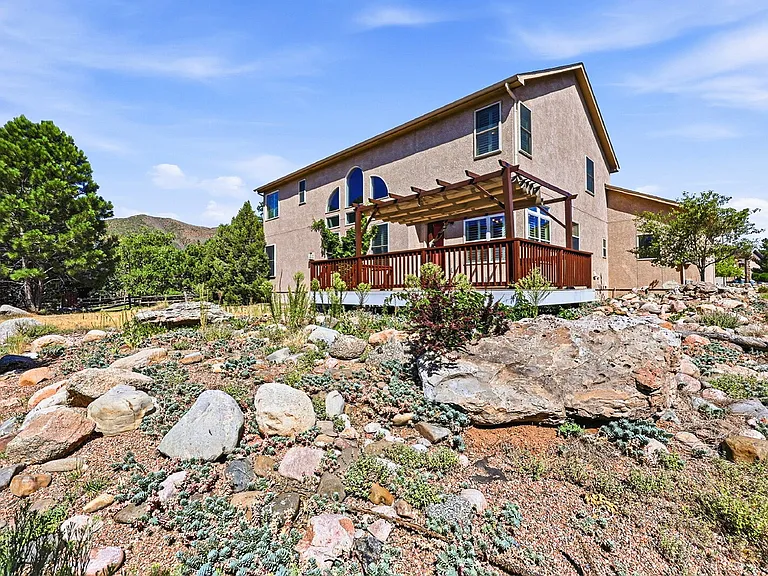 2425 Vanreen Dr — Photo 57