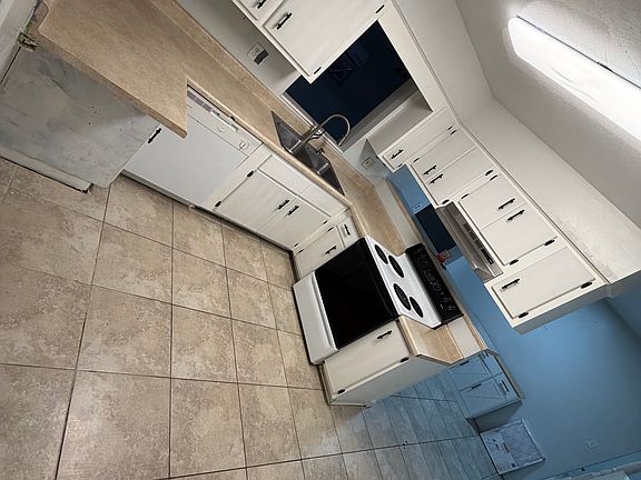 5th image of 4910 NW 40th St