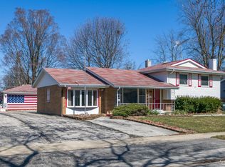 908 Coach Rd, Homewood, IL 60430