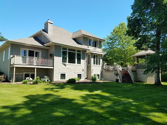 2nd image of 3055 Shoreview Dr