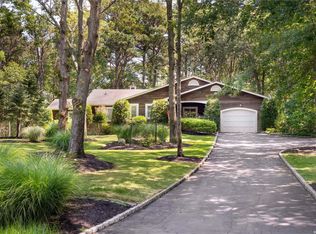 1 Woodview Way, Hampton Bays, NY 11946