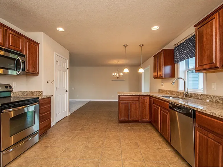 2104 NE Oak Dr — Photo 7