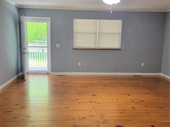 4th image of 873 Oakmont Dr