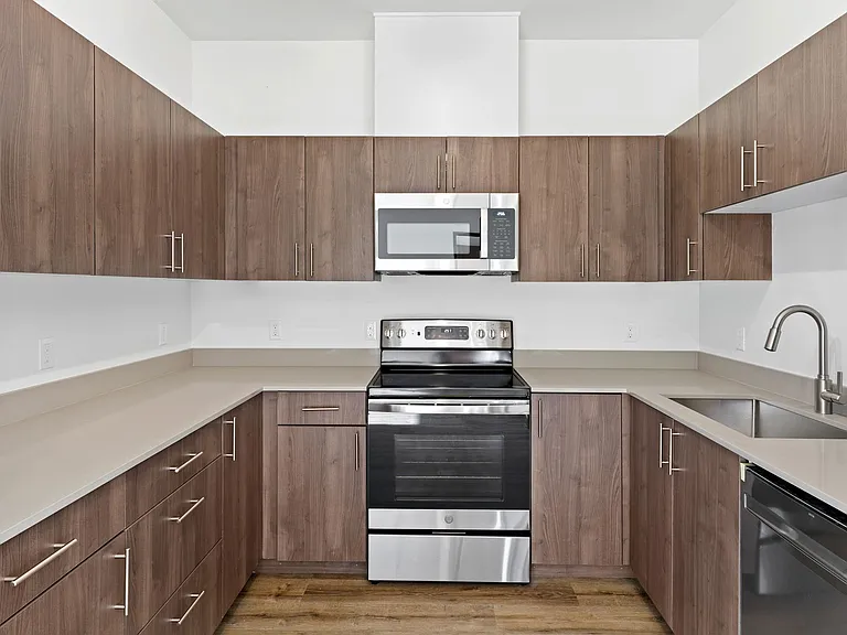 Bradbury Pointe Apartments — Photo 31