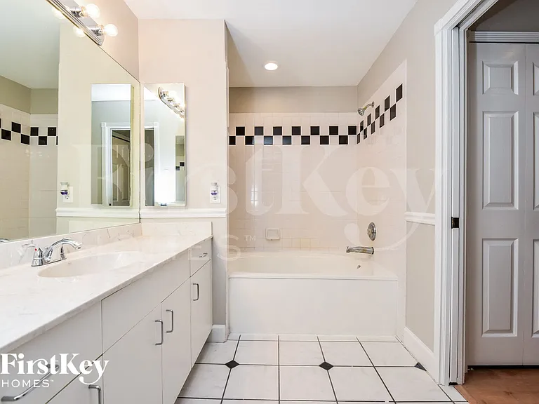18606 Cedar Dr E — Photo 11