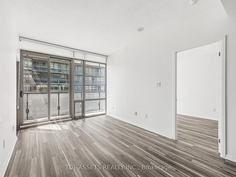 37 Grosvenor St #2109 — Photo 7