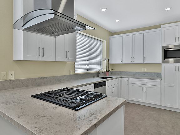 3rd image of 5245 White Oak Ave APT 6