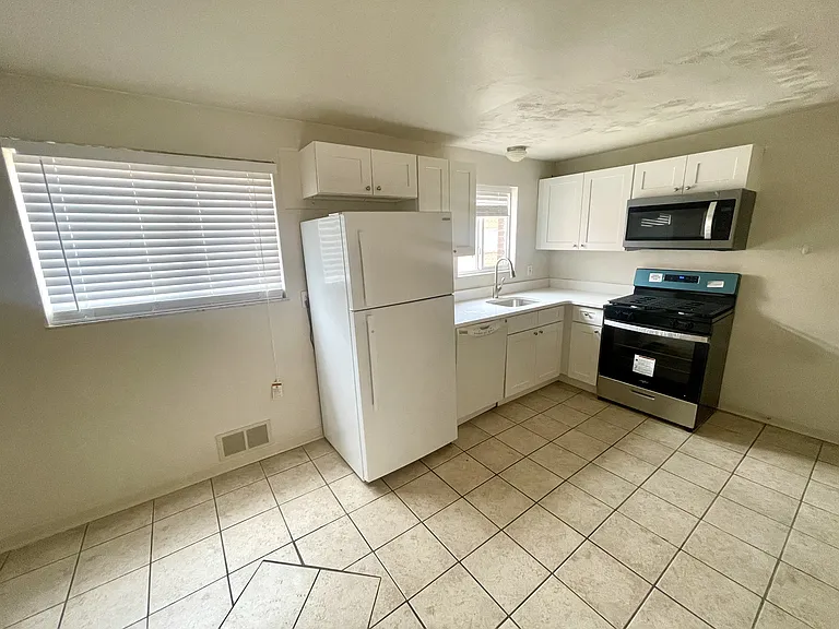 434 Brierly Ln #1 — Photo 7