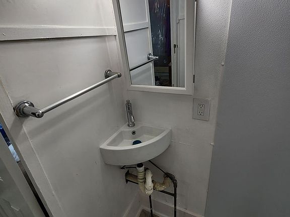 5th image of 1516 Highland Ave APT 4
