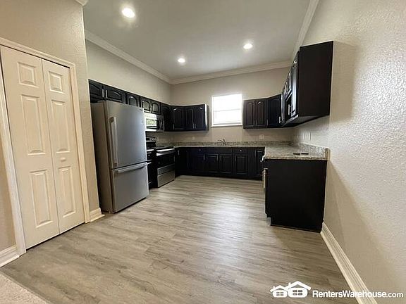 4th image of 90 Peninsular Ave