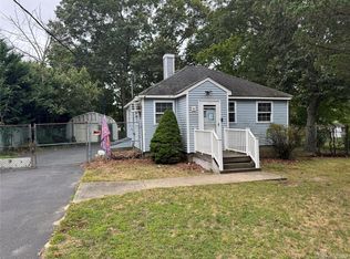 30 Quensel Ct, Lake Grove, NY 11755