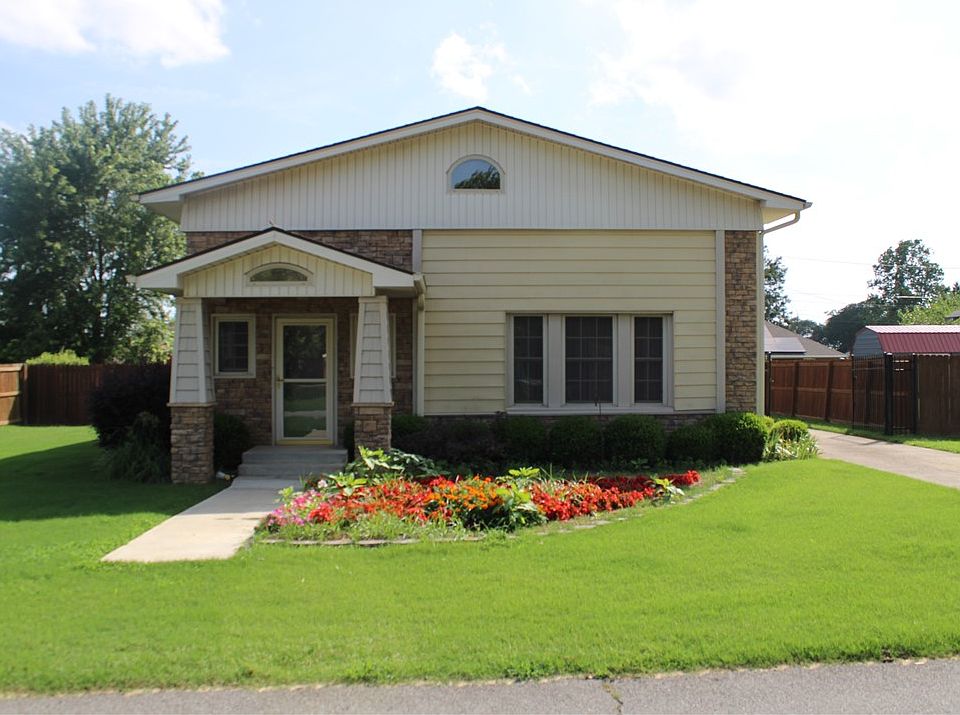 1st image of 3620 Fischer Ave