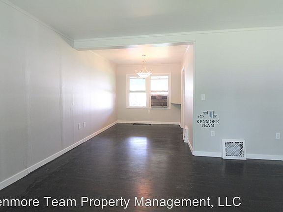 3rd image of 1327 Mahan Ave