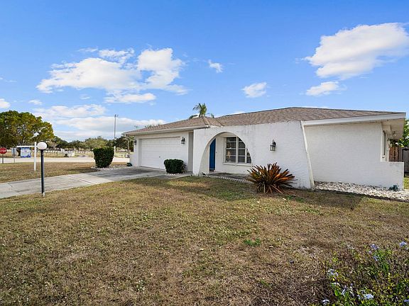 3rd image of 9721 Deerfoot Dr