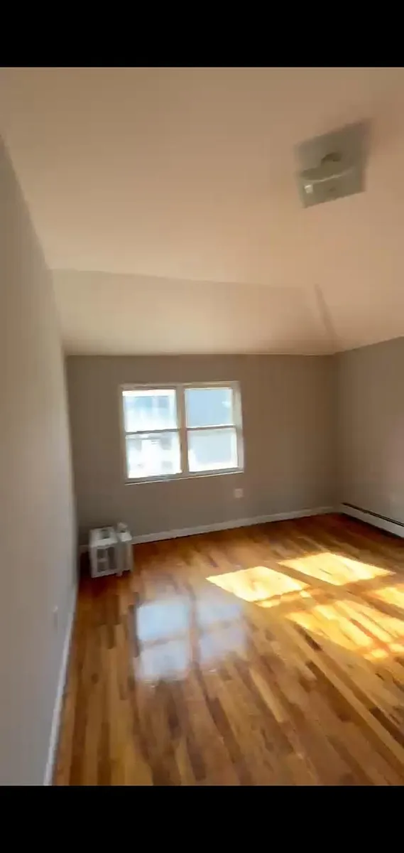 Building Photo - 1474 Edgewood St #2