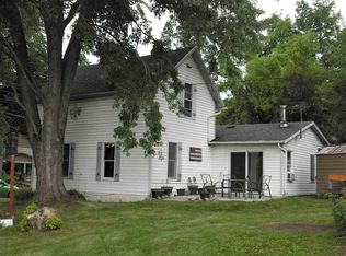 18 N 12th St, Clintonville, WI 54929
