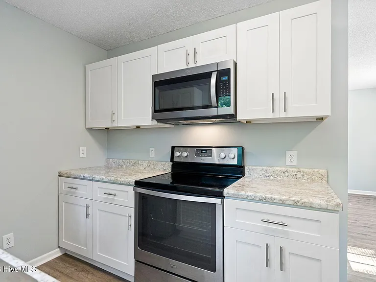 4304 Spirea Dr #B — Photo 7