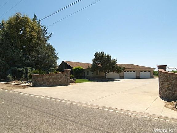 3rd image of 26654 E Narcissus Way