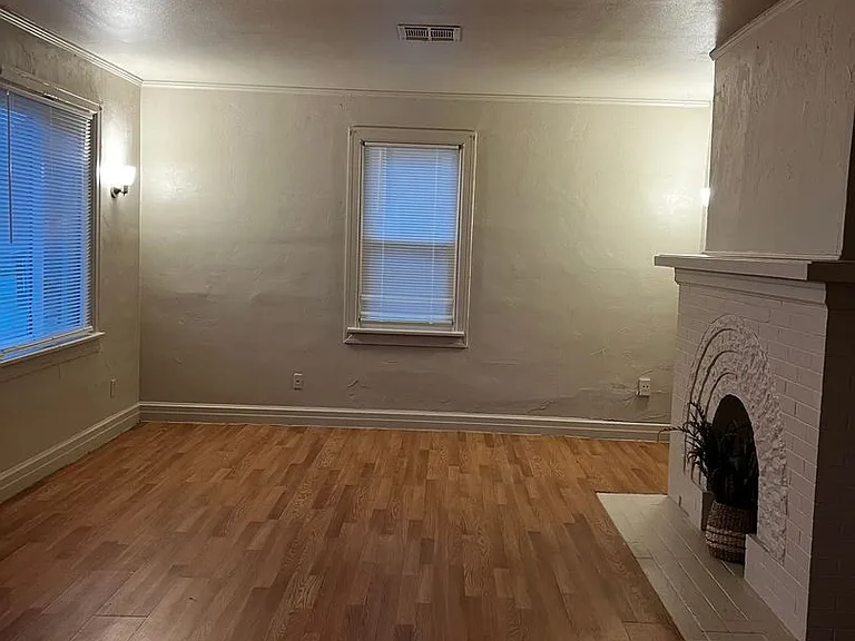 1613 E Park Pl — Photo 6