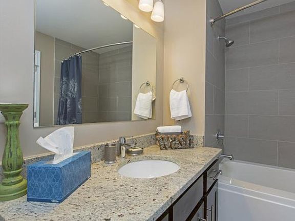 3rd image of 2303 S Michigan Ave APT 501