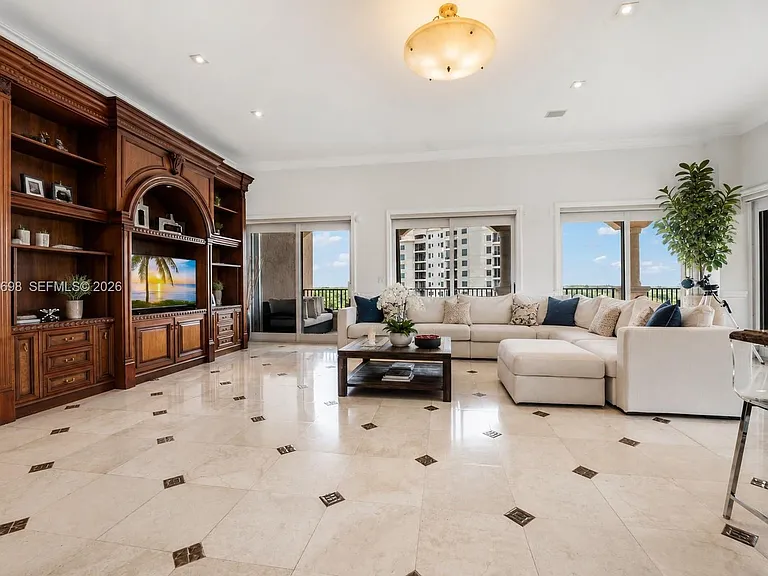 13633 Deering Bay Dr #Penthouse 285 — Photo 4