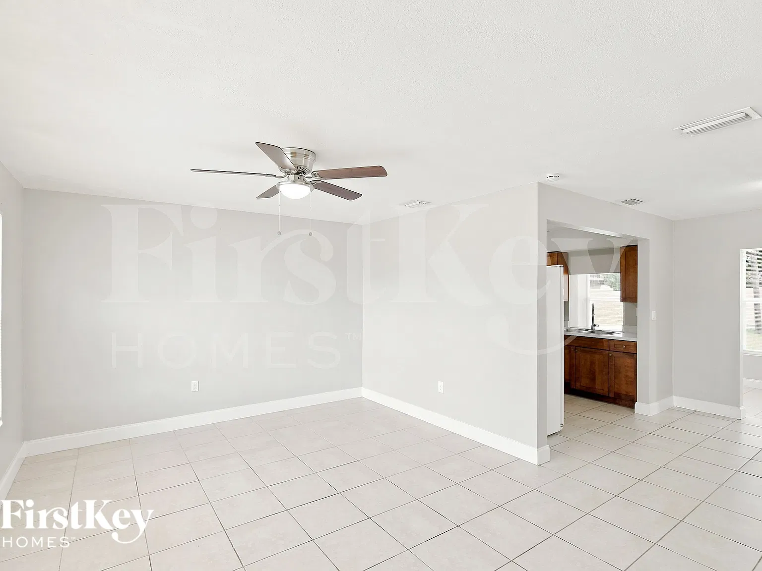 3 bed, 1.0 bath, 1240 sqft, $2,915 — Photo 2