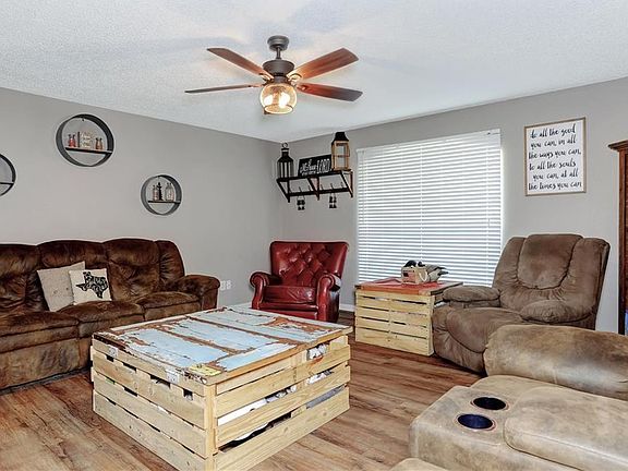 4th image of 544 Pearce St