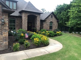 6601 W Cambridge Ave, Cave Springs, AR 72718