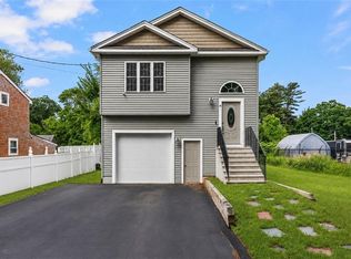 29 Idaho St, Coventry, RI 02816