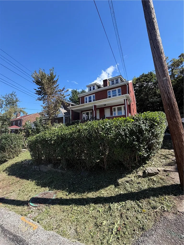 3 bed, $1,800 — Photo 1