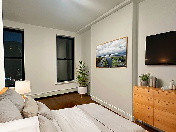 4th image of 659 Washington Ave APT 1