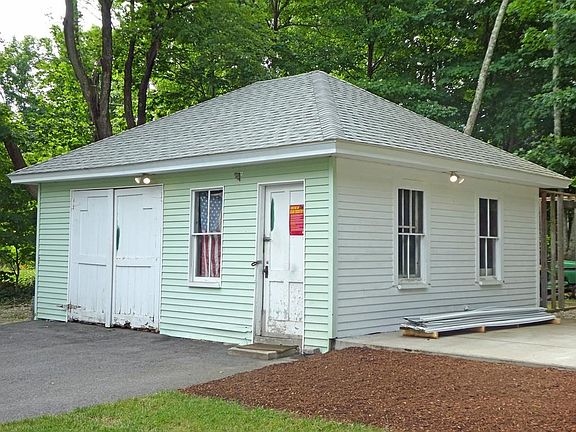 5th image of 107 Plymouth St