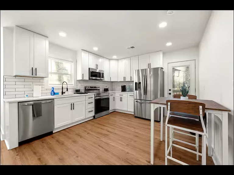 2484 Calvin Ave — Photo 6