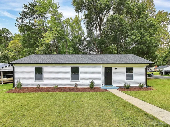 5400 Two Moons Dr, Charlotte, NC 28212