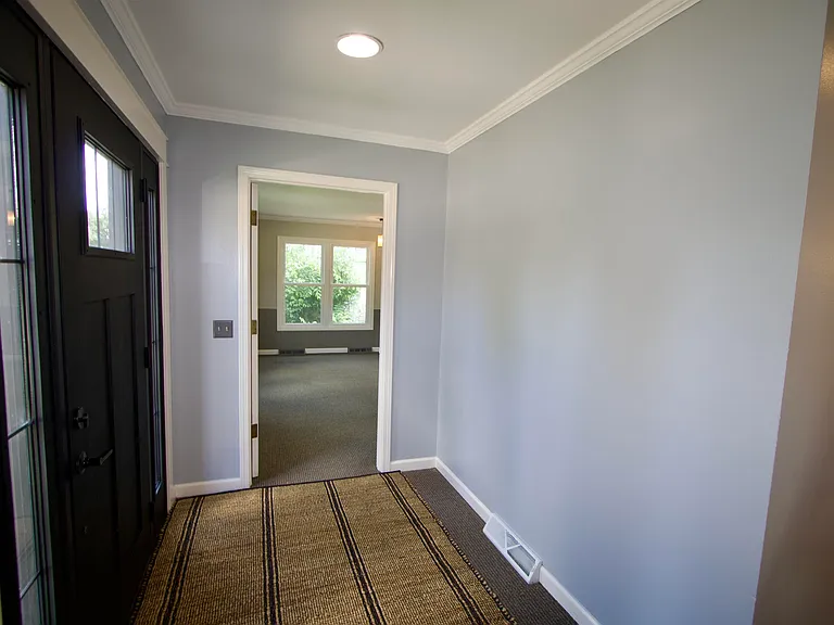 123 N Jackson St — Photo 12