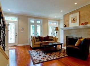 2449 W Byron St, Chicago, IL 60618