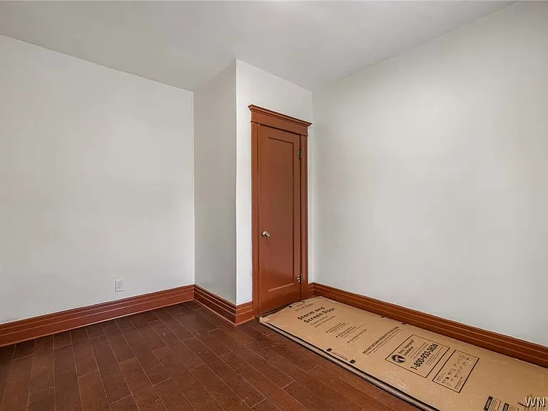 189 Hughes Ave — Photo 13