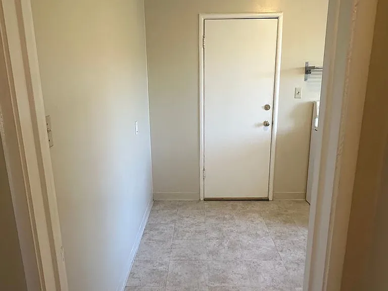 2201 Carroll St — Photo 15