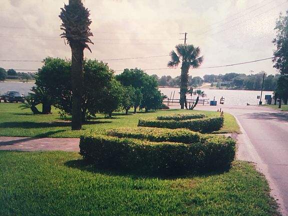 4th image of 620 W Lake Summit Dr