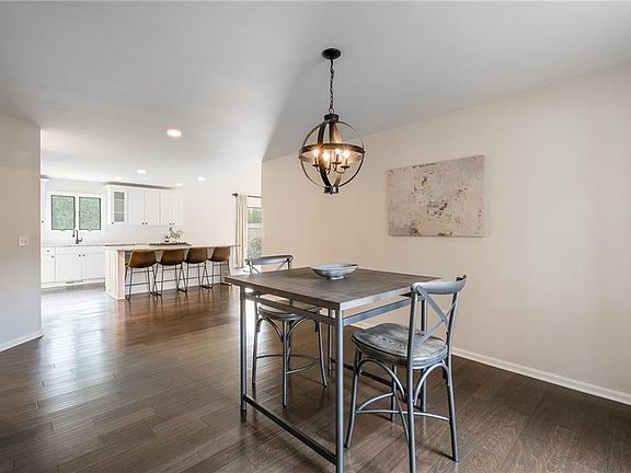 4th image of 1045 Brook Ln