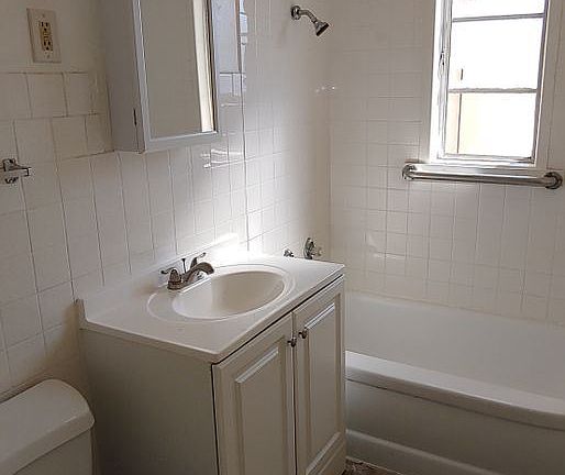 3rd image of 4265 Willamette Ave