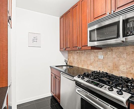 4th image of 301 E 79th St APT 22S