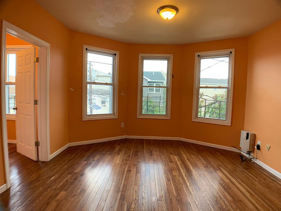 1st image of 10 Seabury St #2B