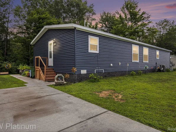 6154 Birch Creek Ct, Smiths Creek, MI 48074