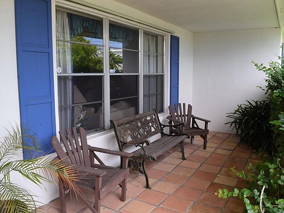 3rd image of 821 Canal Dr