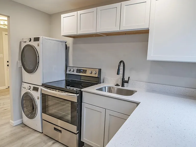 1020 Ash St #1020 — Photo 6