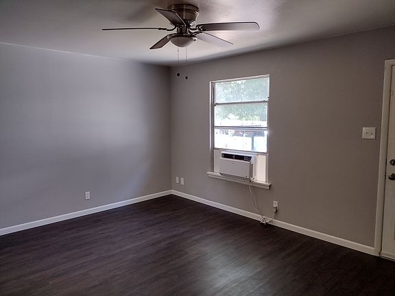 2nd image of 3409 Briscoe St