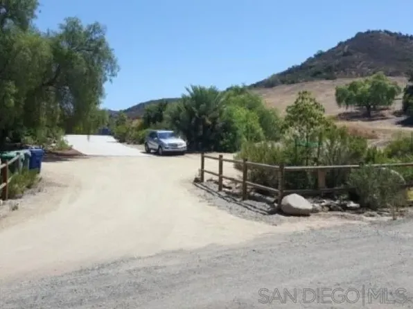 8209 Mesa Rd, Santee, CA 92071