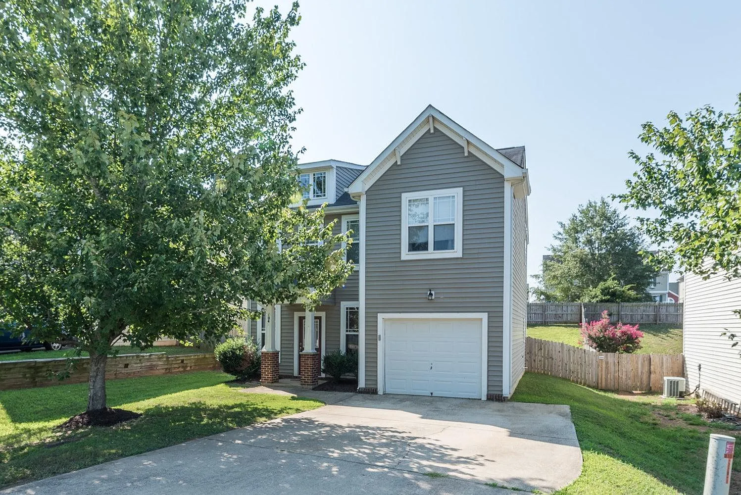 3 bed, 2.5 bath, 1420 sqft, $1,795 — Photo 1