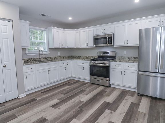 4th image of 715 Cobb Cir